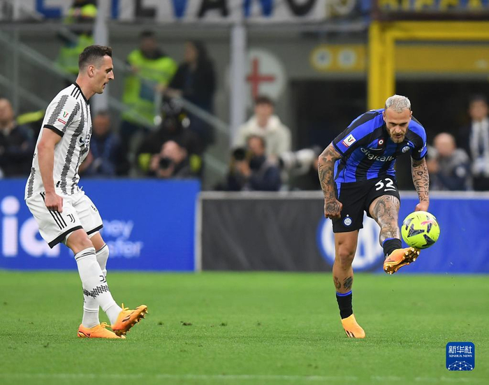 PTT热议Xiaolaohu和FPX经理冲突：这赛季LPL好多怪事