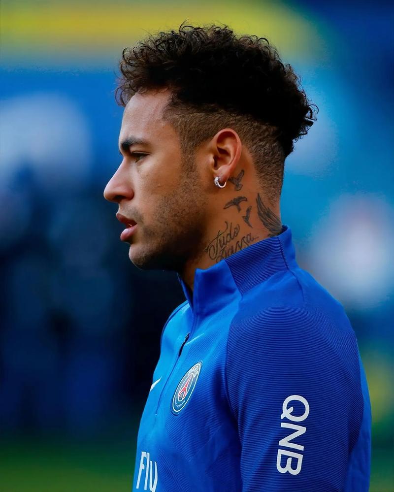 来自 Weibo Gaming 的祝福视频；团队成员：新年带来新事物，愿你所有的愿望都能成真！