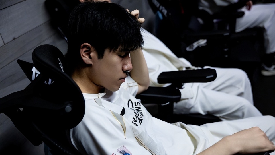 TyLoo 震惊了 Astralis ，并晋级2025年电子竞技世界杯四分之一决赛